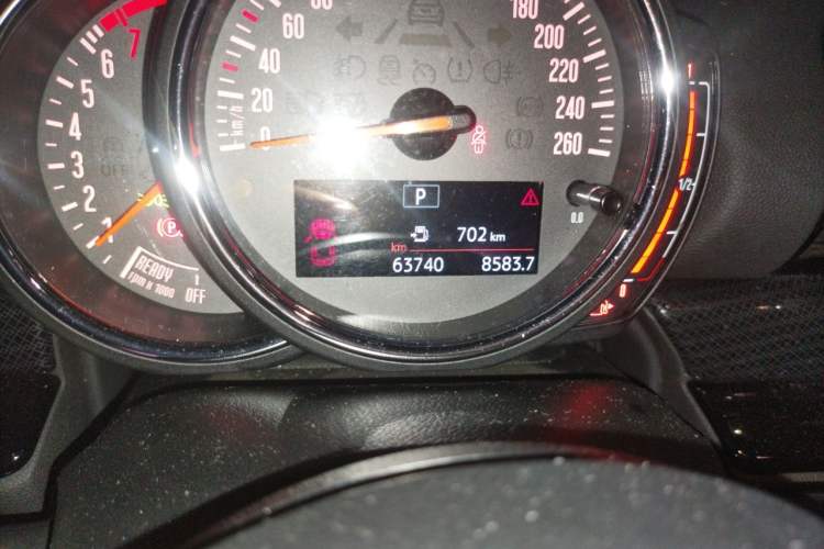 Used MINI Clubman 2019 1.5T ONE Odometer Close Up