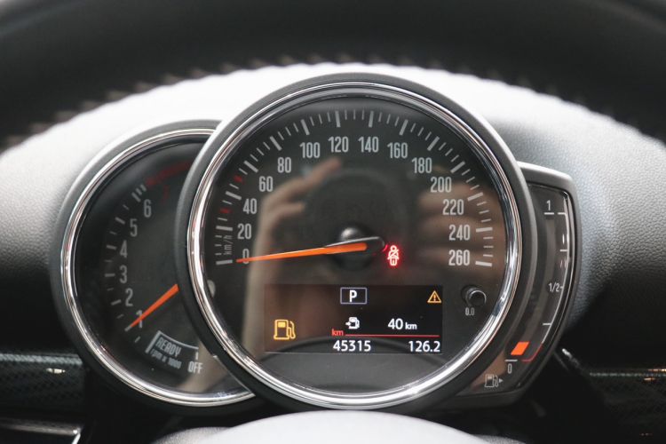 Used MINI Clubman 2019 2.0T COOPER S Odometer Close Up