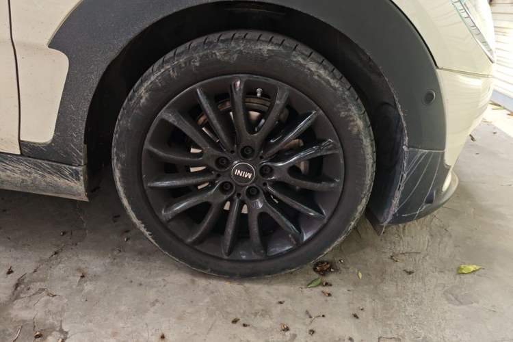 Used MINI Clubman 2019 1.5T ONE Right Front Wheel Hub