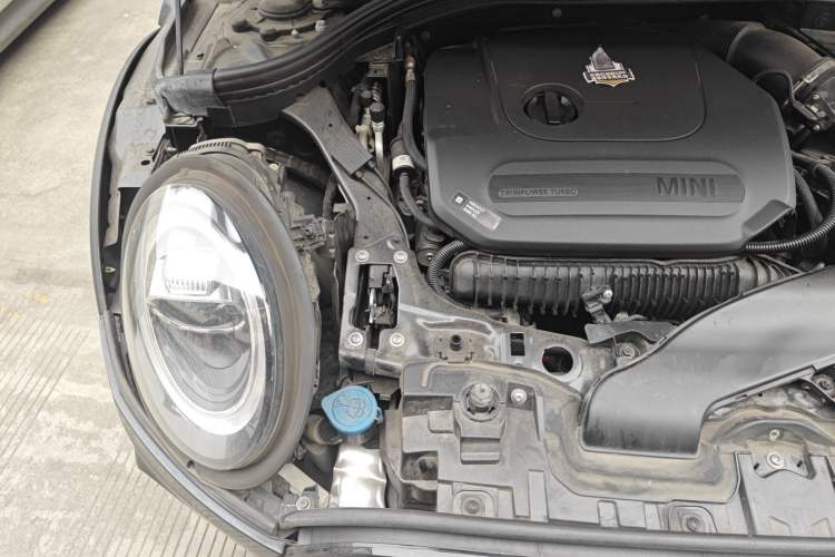 Used MINI Clubman 2021 2.0T COOPER S Engine Bay Right