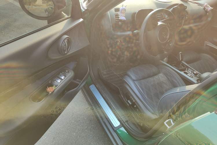 Used MINI Clubman 2021 1.5T COOPER Connoisseur Interior 3