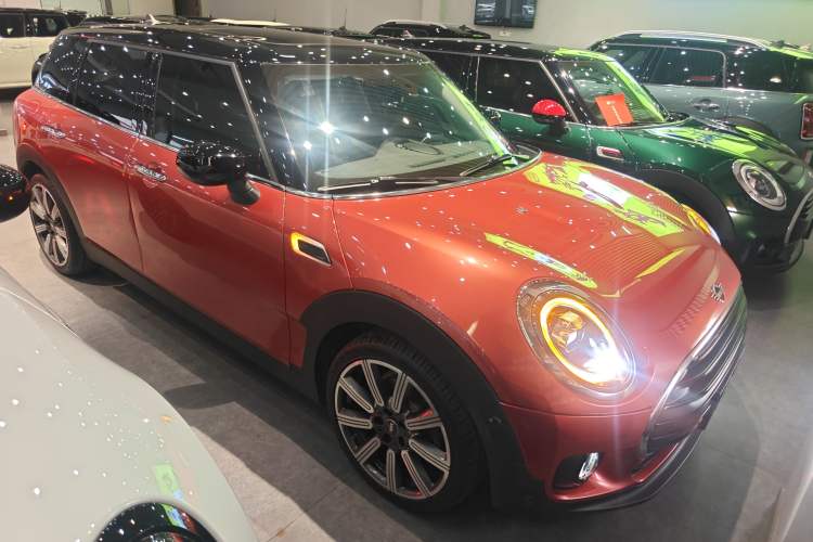Used MINI Clubman 2021 1.5T COOPER Connoisseur Front Right 45 Deg