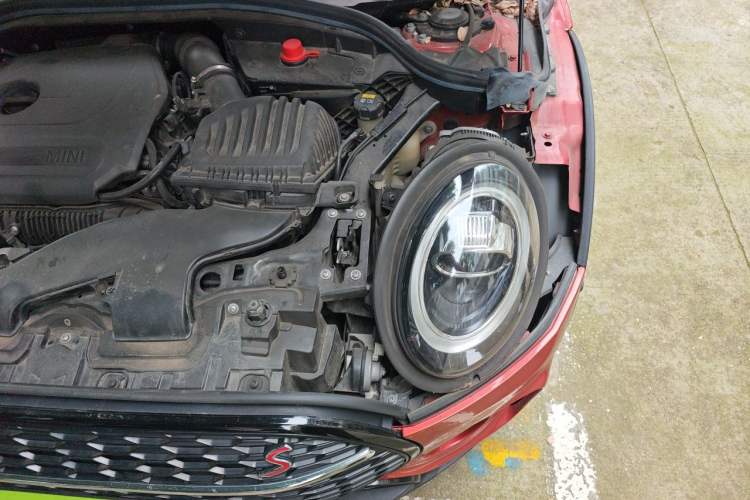 Used MINI Clubman 2021 2.0T COOPER S Engine Bay Left