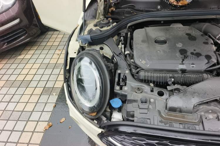 Used MINI Clubman 2021 2.0T COOPER S Engine Bay Right
