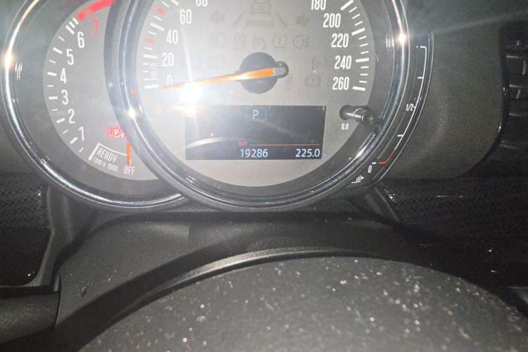Used MINI Clubman 2021 1.5T ONE Odometer Close Up
