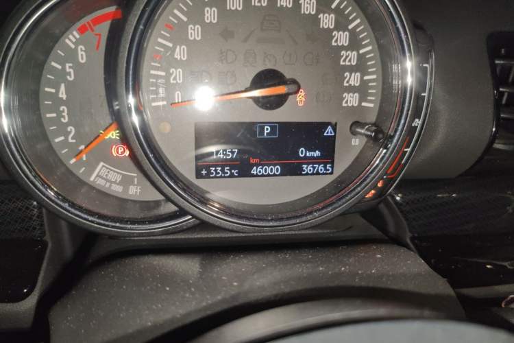 Used MINI Clubman 2021 1.5T ONE Odometer Close Up