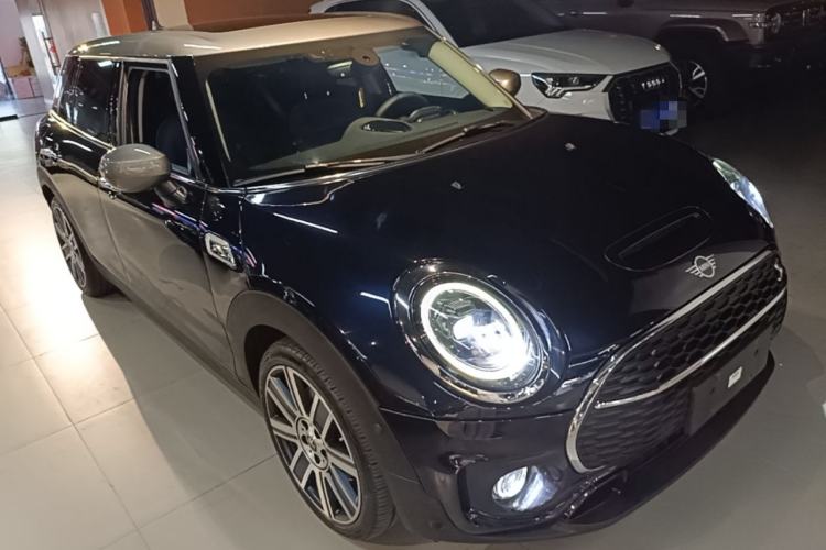 Used MINI Clubman 2022 Updated 2.0T COOPER S Front Right 45 Deg