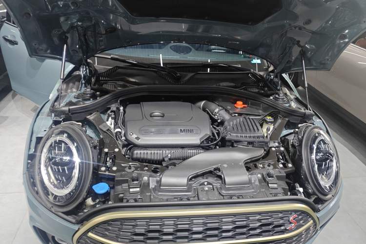 Used MINI Clubman 2022 2.0T COOPER S Free Edition Engine Bay