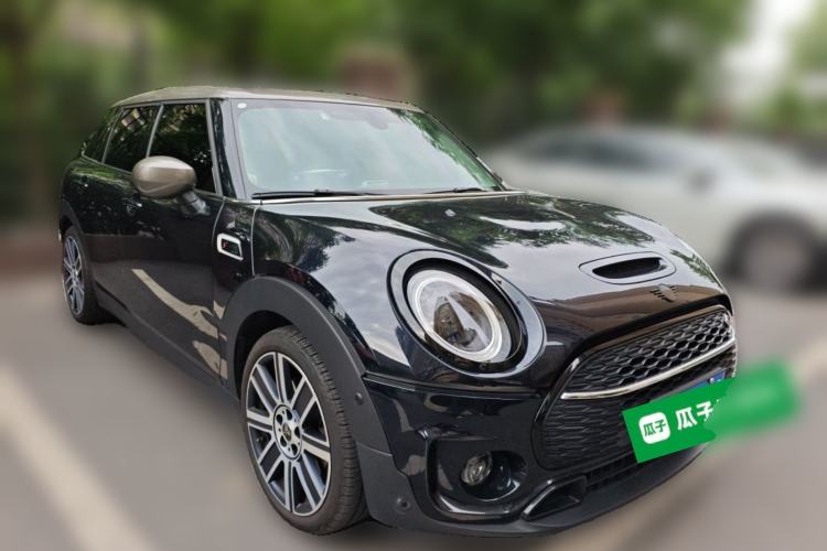 Used MINI Clubman 2022 Updated 2.0T COOPER S Front Right 45 Deg