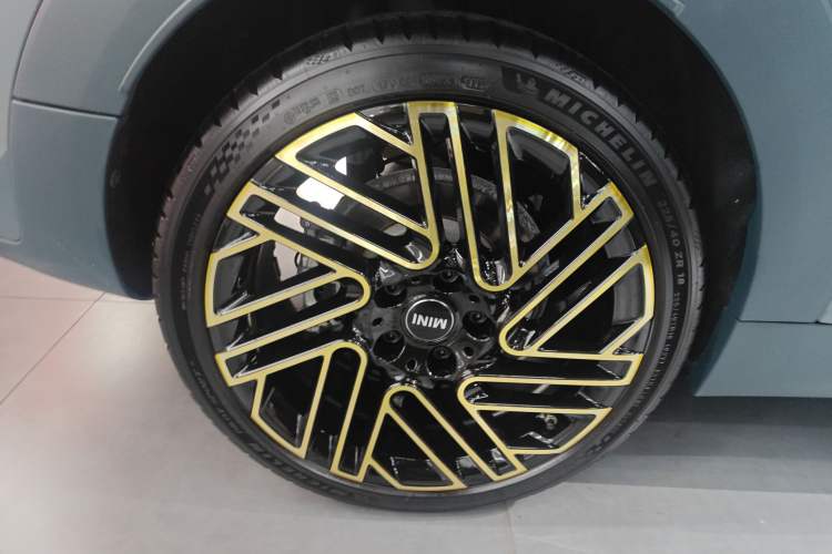 Used MINI Clubman 2022 2.0T COOPER S Free Edition Right Rear Wheel Hub