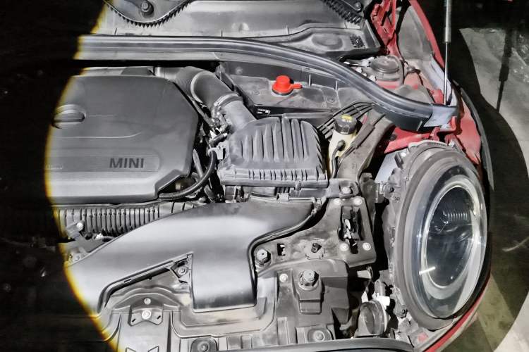 Used MINI Clubman 2022 2.0T COOPER S Engine Bay Left