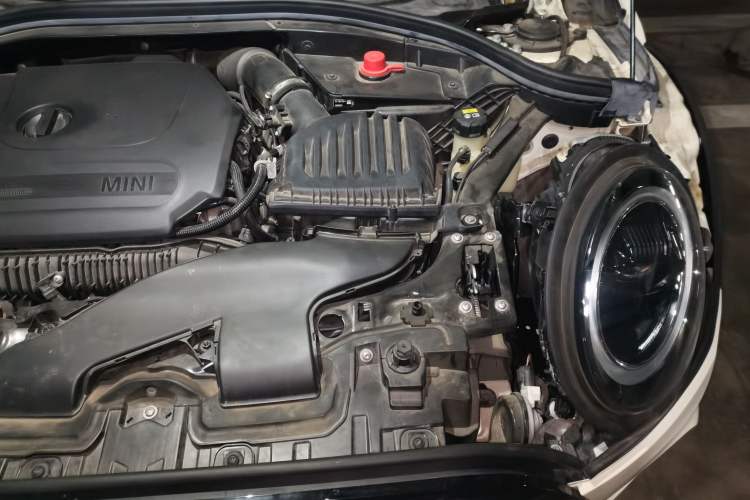 Used MINI Clubman 2022 2.0T COOPER S Engine Bay Left