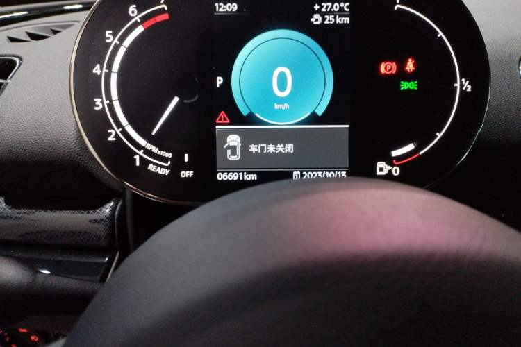 Used MINI Clubman 2022 Updated 2.0T COOPER S Odometer Close Up