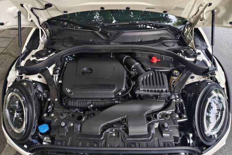 Used MINI Clubman 2022 2.0T COOPER S Engine Bay