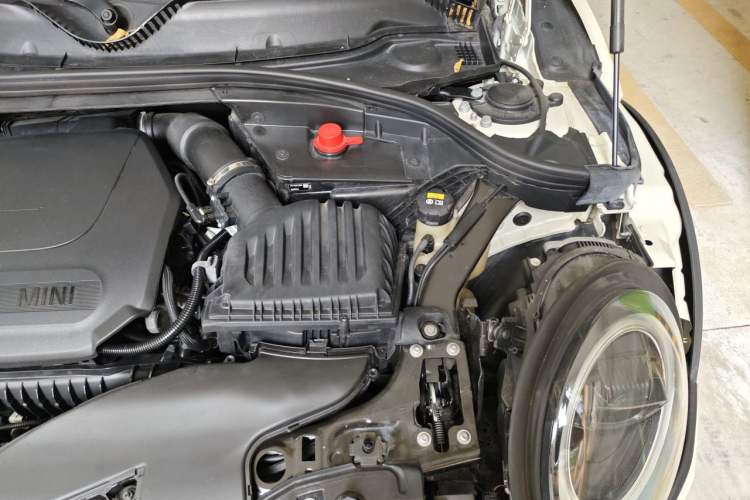 Used MINI Clubman 2022 1.5T ONE Engine Bay Left