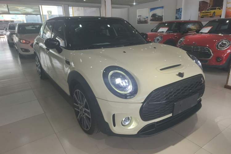 Used MINI Clubman 2022 2.0T COOPER S Front Right 45 Deg