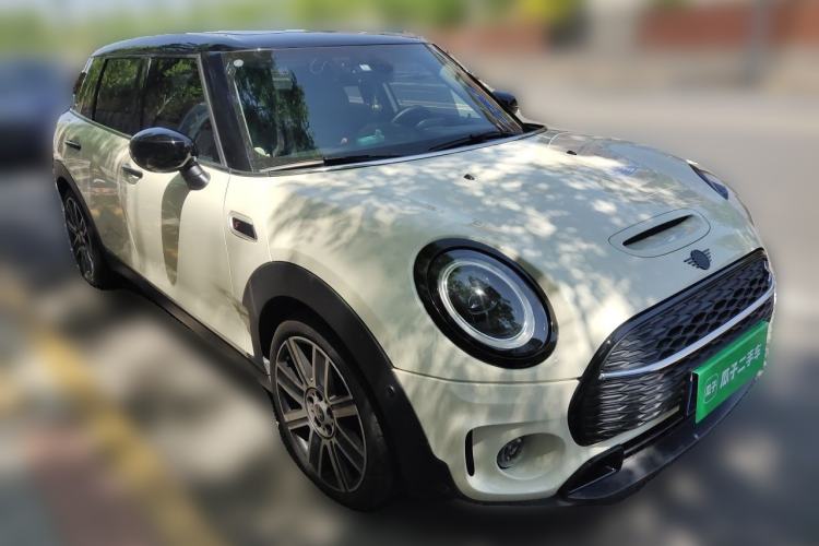 Used MINI Clubman 2022 Updated 2.0T COOPER S Front Right 45 Deg
