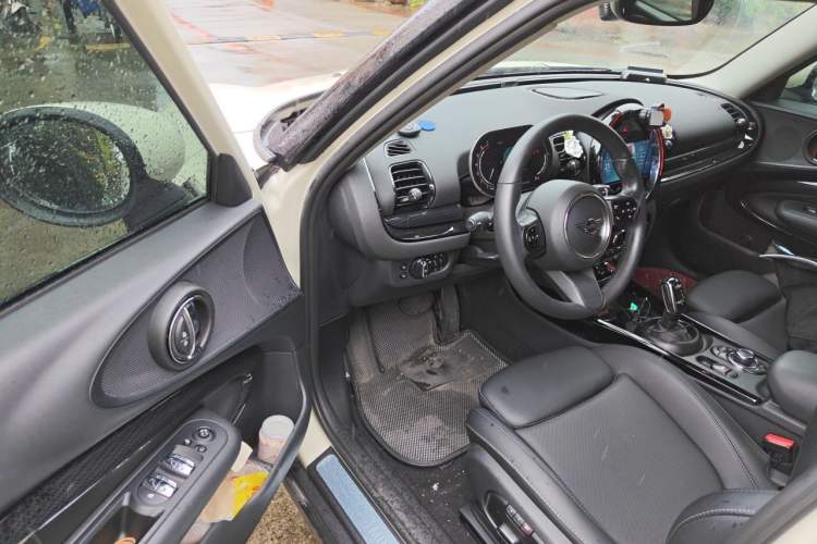 Used MINI Clubman 2022 Updated 1.5T COOPER Interior 3
