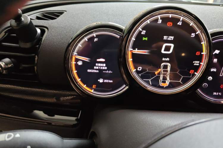Used MINI Clubman 2022 1.5T ONE Odometer Close Up