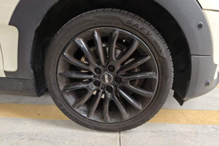 Used MINI Clubman 2022 1.5T ONE Right Front Wheel Hub