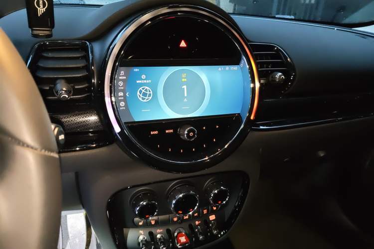 Used MINI Clubman 2023 1.5T COOPER Connoisseur Audio And AC Panel