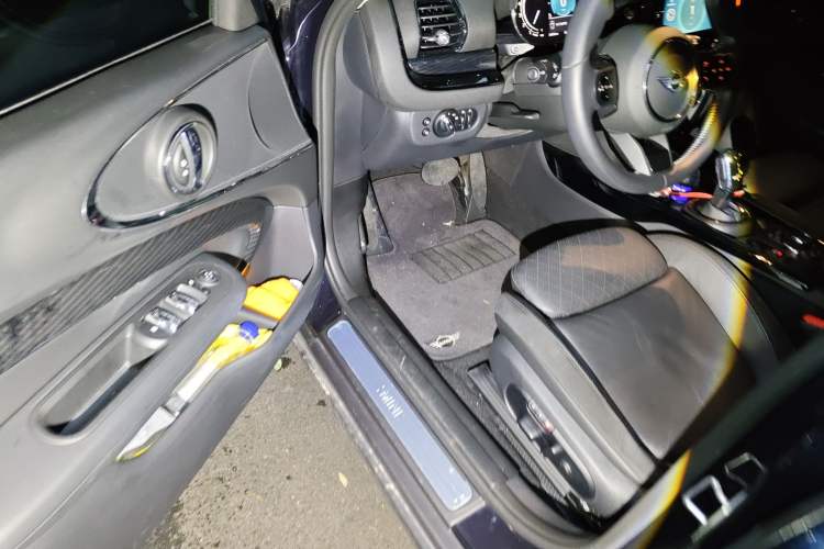 Used MINI Clubman 2023 1.5T COOPER Connoisseur Driver Seat