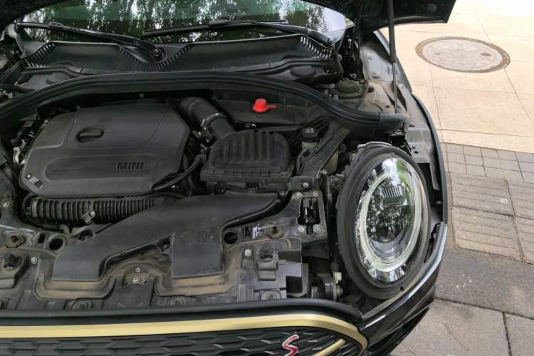 Used MINI Clubman 2023 2.0T COOPER S Free Spirit Special Edition Engine Bay Left