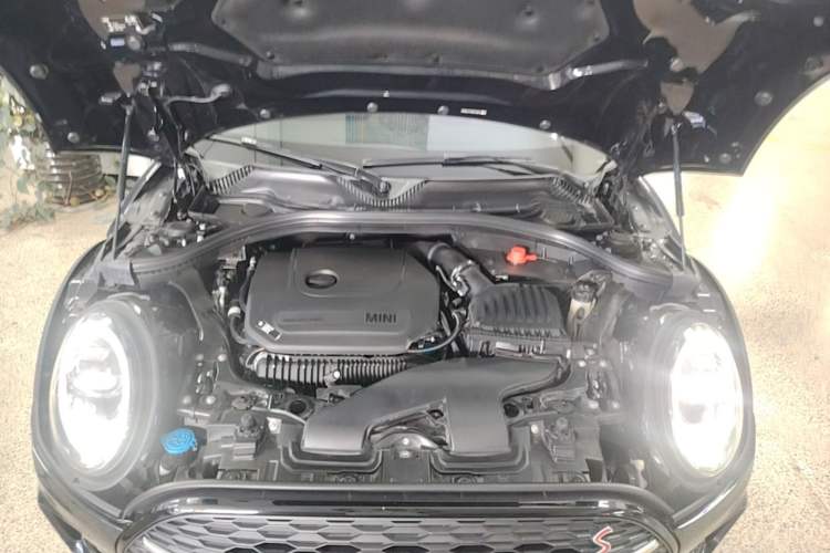 Used MINI Clubman 2023 2.0T COOPER S Connoisseur Engine Bay