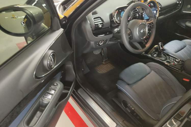 Used MINI Clubman 2023 1.5T COOPER Connoisseur Interior 3