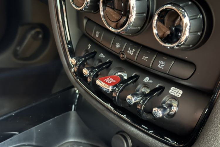 Used MINI Clubman 2023 Revised 2.0T COOPER S Connoisseur Interior 6
