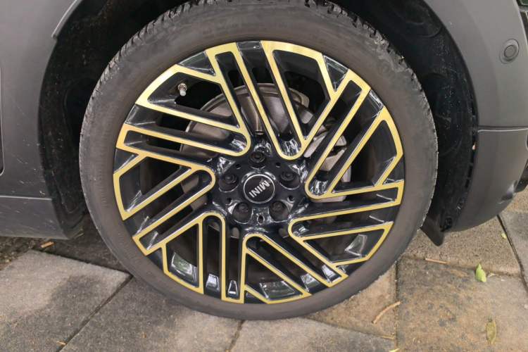 Used MINI Clubman 2023 2.0T COOPER S Free Spirit Special Edition Right Front Wheel Hub