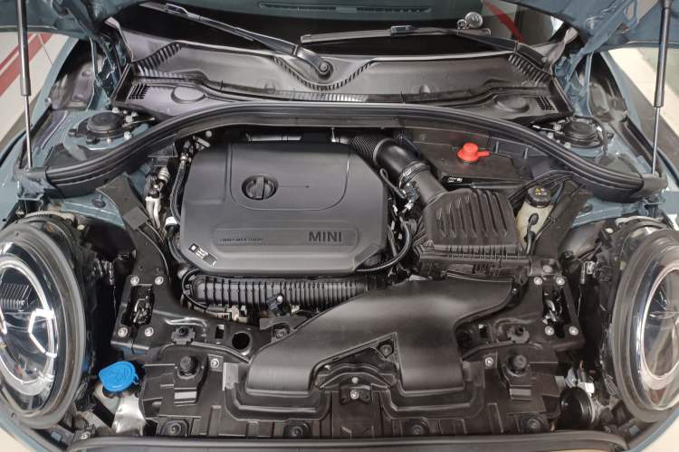 Used MINI Clubman 2023 2.0T COOPER S Free Spirit Special Edition Engine Bay