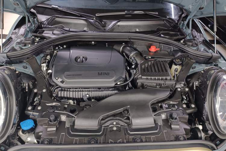 Used MINI Clubman 2023 2.0T COOPER S Free Spirit Special Edition Engine Bay