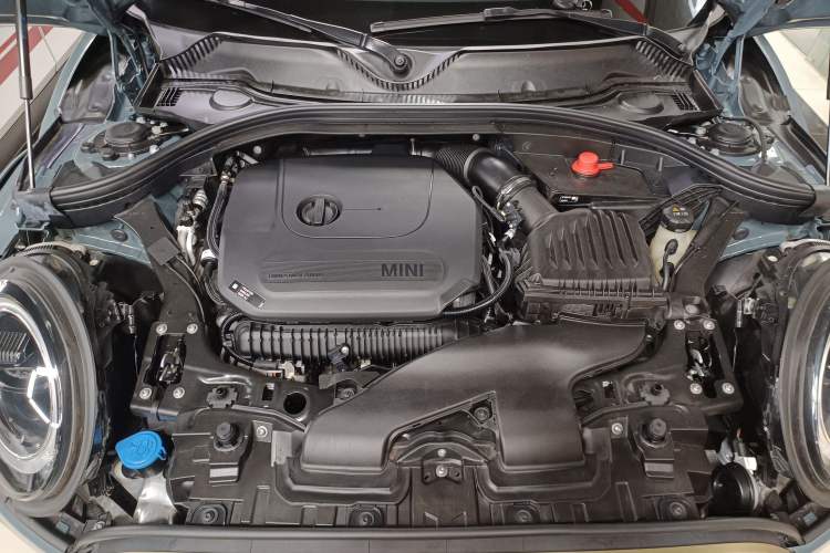 Used MINI Clubman 2023 2.0T COOPER S Free Spirit Special Edition Engine Bay