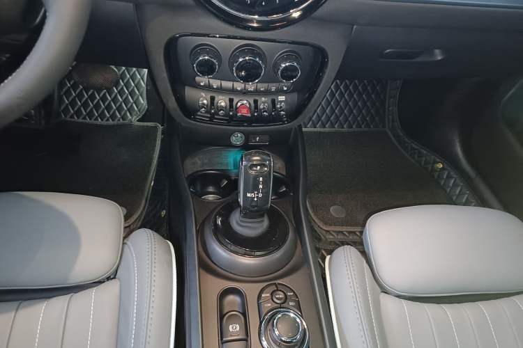Used MINI Clubman 2023 2.0T COOPER S Free Spirit Special Edition Gear Lever