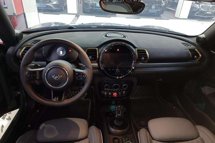 Used MINI Clubman 2023 2.0T COOPER S Free Spirit Special Edition Interior 2