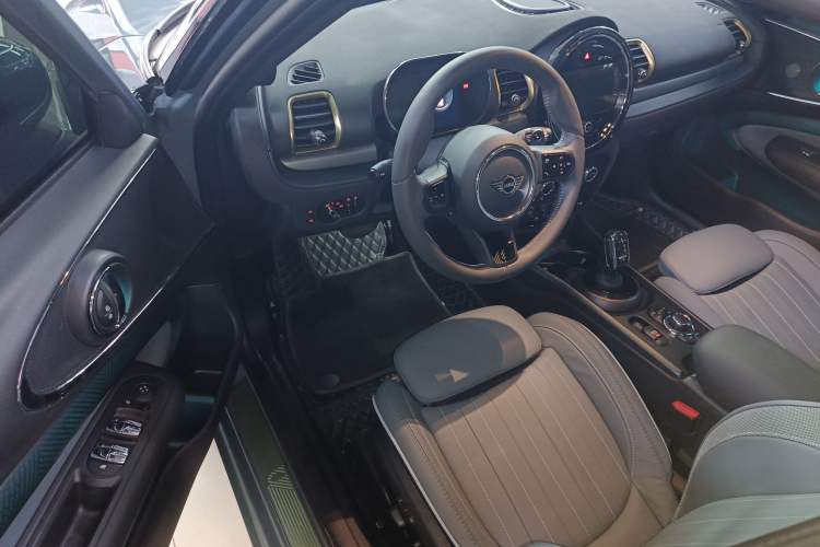 Used MINI Clubman 2023 2.0T COOPER S Free Spirit Special Edition Interior 3