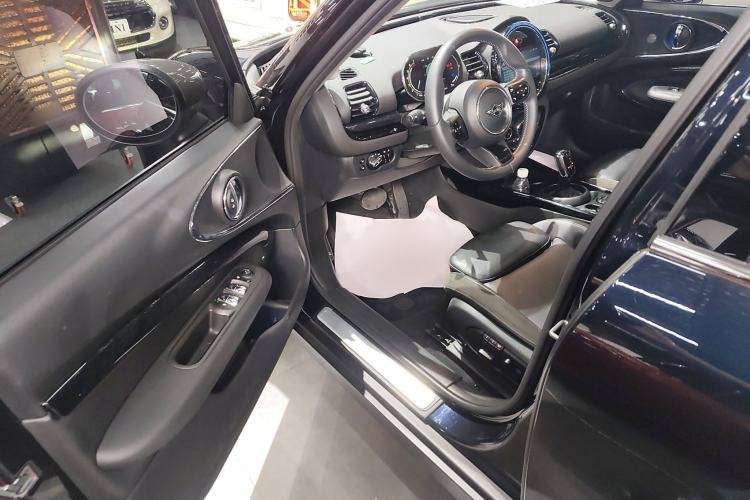 Used MINI Clubman 2023 1.5T COOPER Connoisseur Interior 3