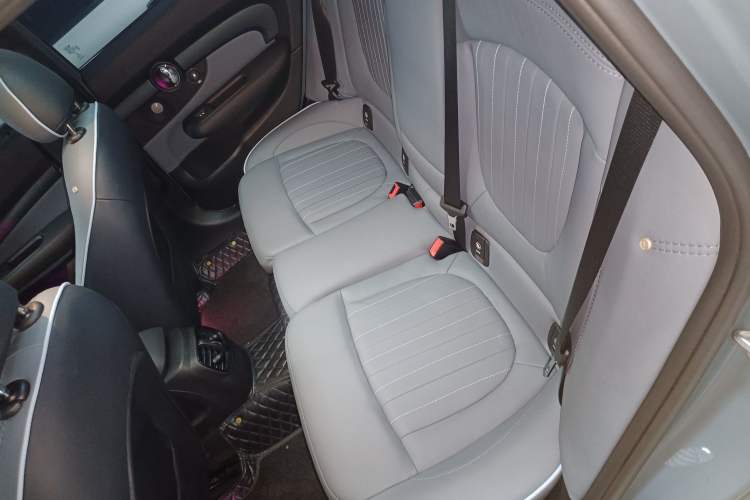 Used MINI Clubman 2023 2.0T COOPER S Free Spirit Special Edition Interior 4