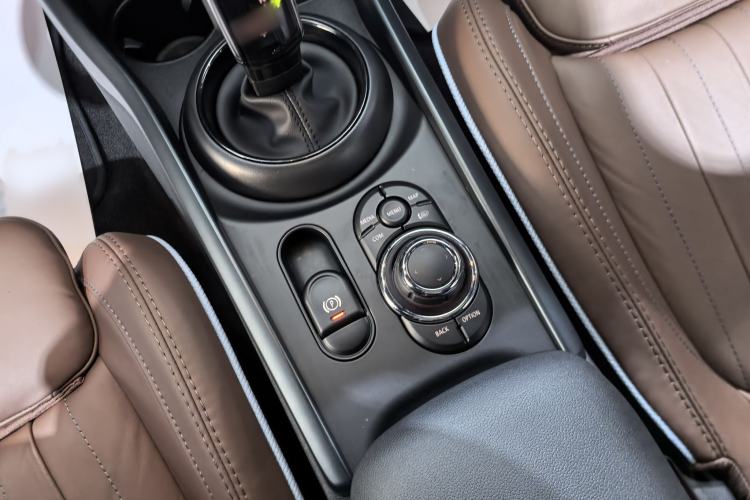 Used MINI Clubman 2023 Final Edition The Last Gentleman Commemorative Edition Interior 5