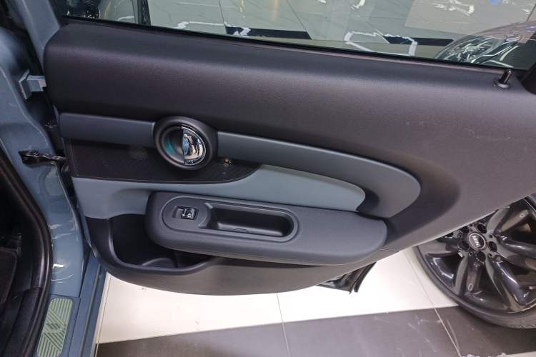 Used MINI Clubman 2023 2.0T COOPER S Free Spirit Special Edition Interior 6