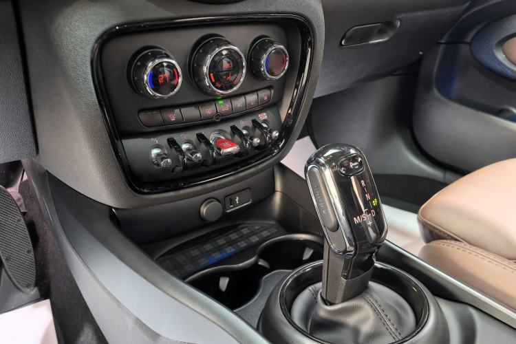 Used MINI Clubman 2023 Final Edition The Last Gentleman Commemorative Edition Interior 6