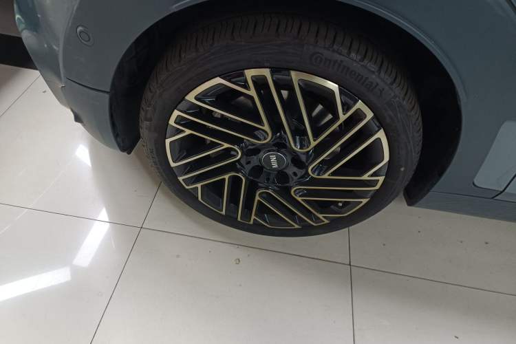 Used MINI Clubman 2023 2.0T COOPER S Free Spirit Special Edition Left Front Wheel Hub