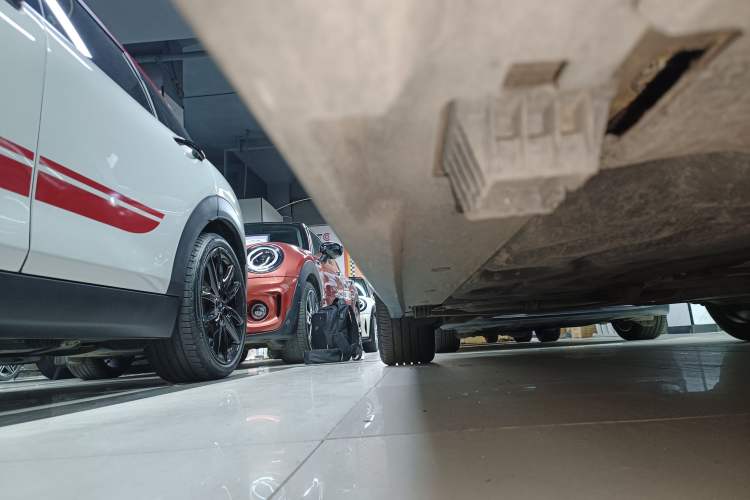 Used MINI Clubman 2023 2.0T COOPER S Free Spirit Special Edition Right Side Sill