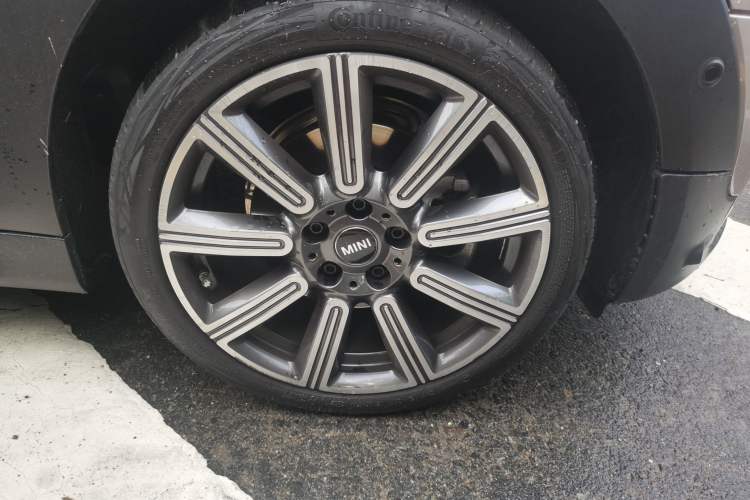 Used MINI Clubman 2023 Refresh 1.5T COOPER Connoisseur Right Front Wheel Hub