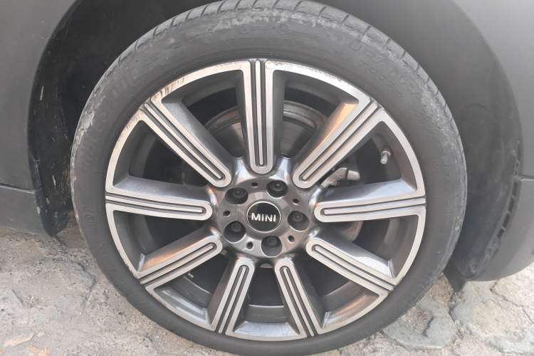 Used MINI Clubman 2023 Refresh 1.5T COOPER Connoisseur Right Front Wheel Hub