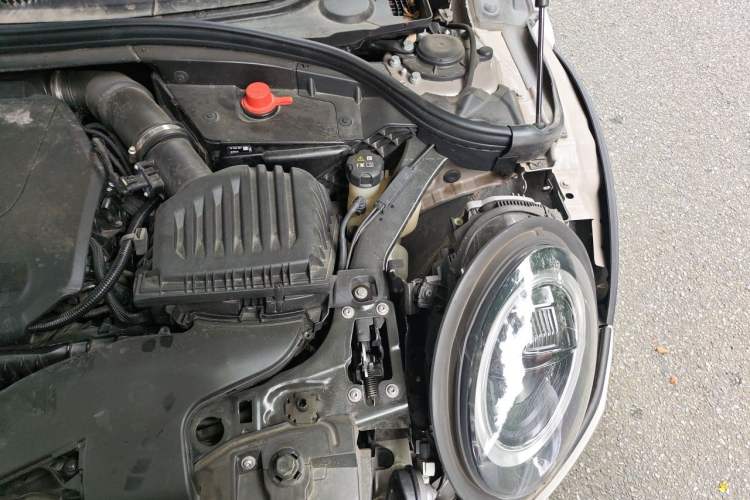 Used MINI Clubman 2023 1.5T COOPER Connoisseur Engine Bay Left