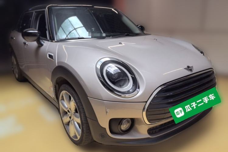 Used MINI Clubman 2023 Updated 1.5T COOPER Classic Edition Front Right 45 Deg