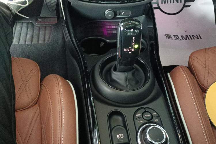 Used MINI Clubman 2023 Refresh 1.5T COOPER Connoisseur Gear Lever
