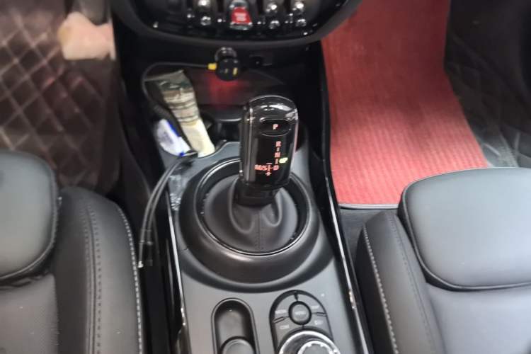 Used MINI Clubman 2023 Updated 1.5T COOPER Classic Edition Gear Lever